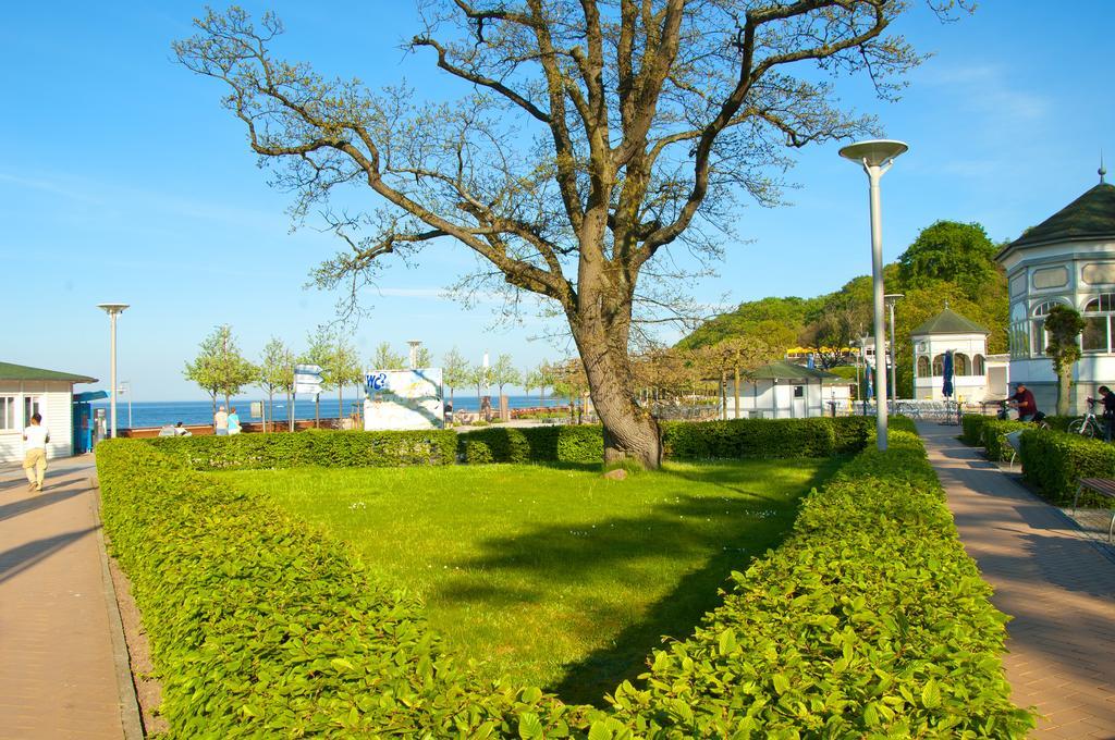 Ferien Unterm Reetdach In Gohren Hotel Goehren  Exterior foto