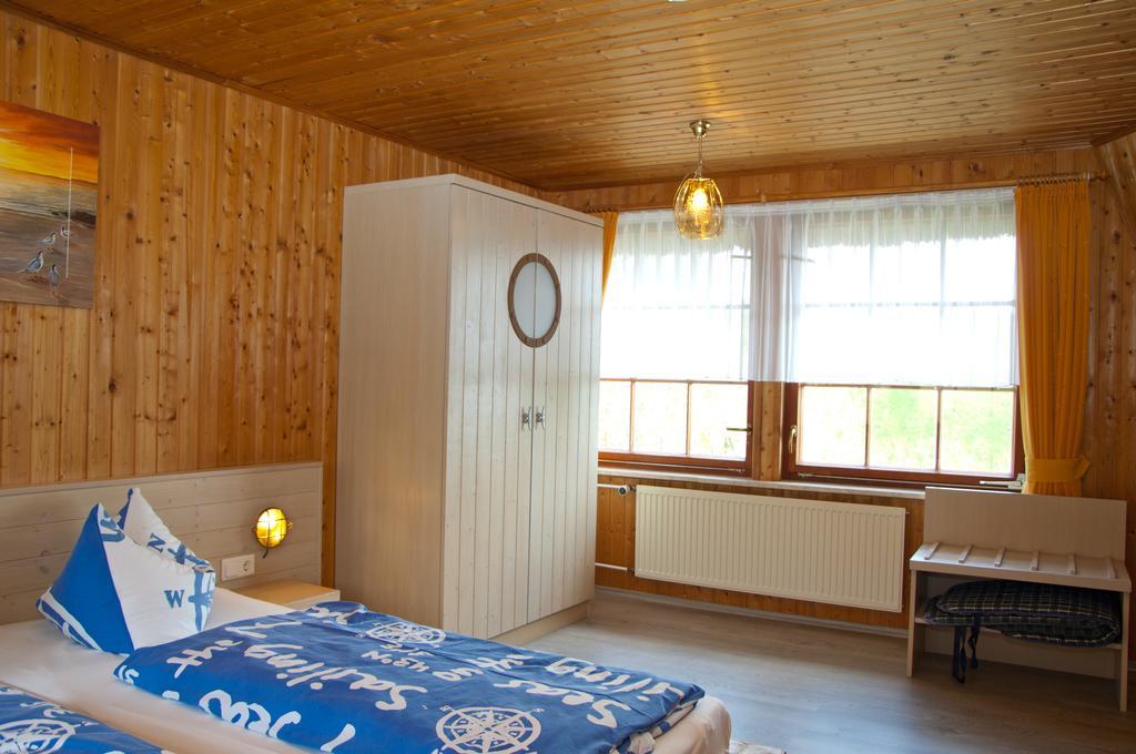 Ferien Unterm Reetdach In Gohren Hotel Goehren  Exterior foto