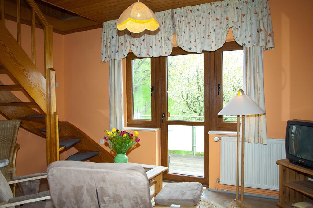 Ferien Unterm Reetdach In Gohren Hotel Goehren  Exterior foto