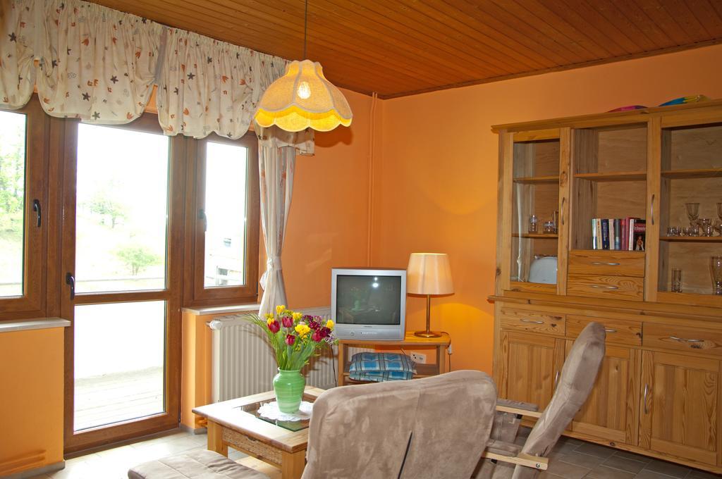Ferien Unterm Reetdach In Gohren Hotel Goehren  Exterior foto