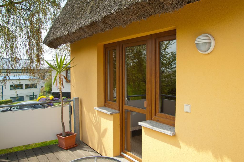 Ferien Unterm Reetdach In Gohren Hotel Goehren  Exterior foto